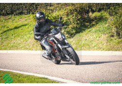 Benelli BN 251 tra le curve